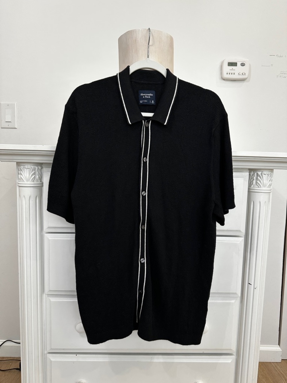 ABERCROMBIE & FITCH KNIT BUTTON UP POLO — SIZE M